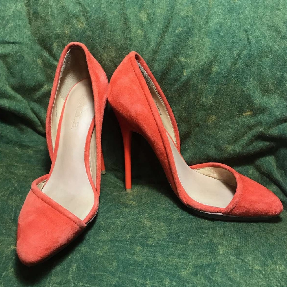 L.A.M.B. high heel pumps 👠